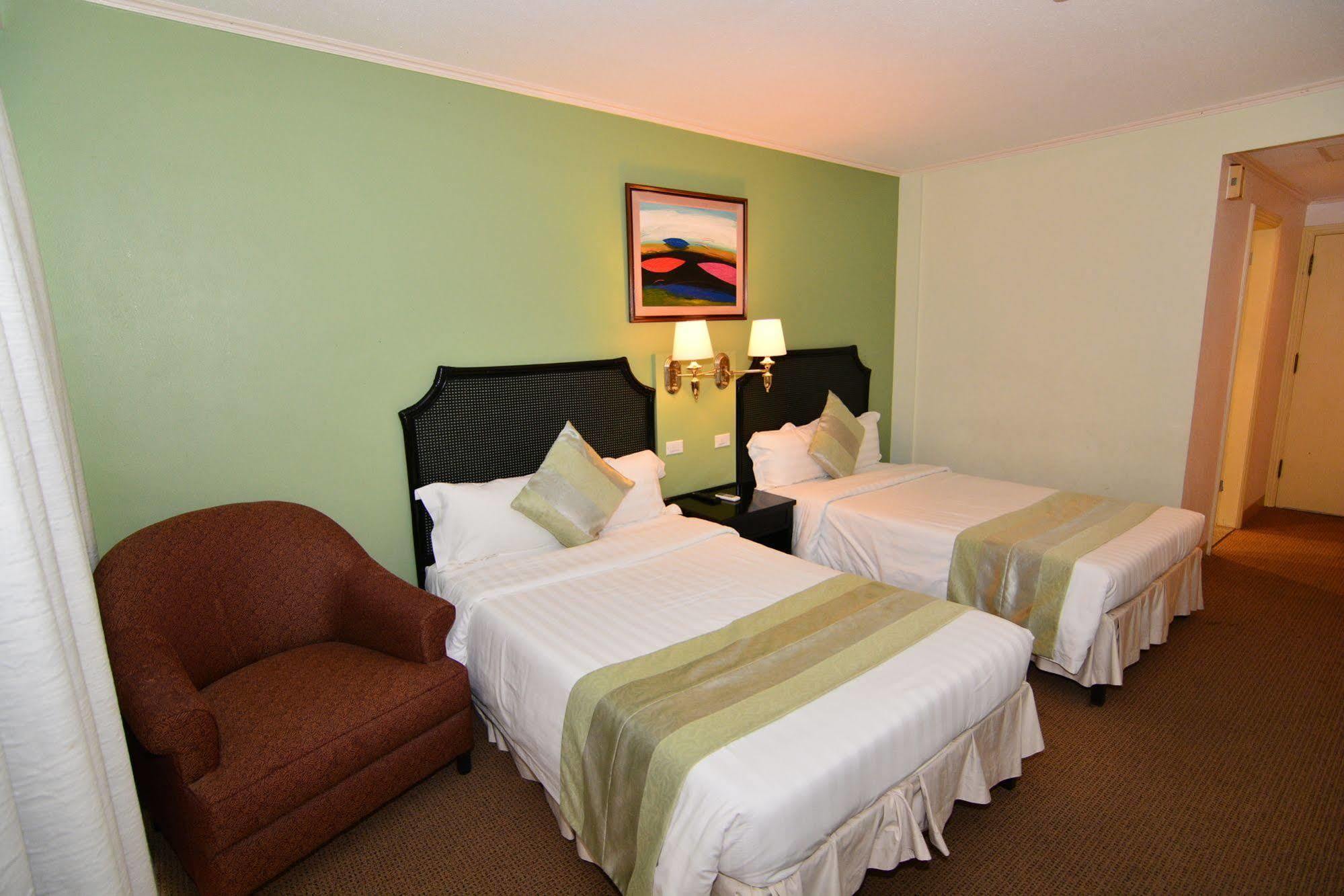 Century Hotel Garapan Eksteriør billede